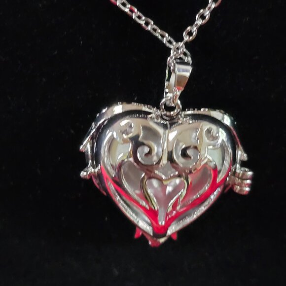 Heart Shaped Locket - Picture 3 of 4